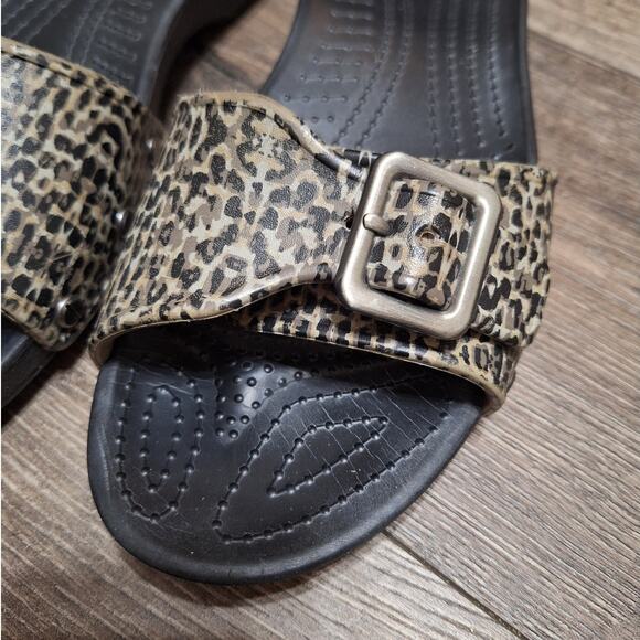 Crocs Sarah leopard slide sandals Women’s 9 - Picture 8 of 8